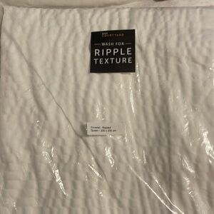 NEW RIPPLED QUEEN COVERLET